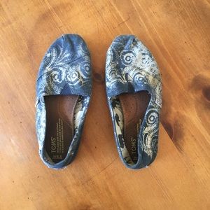 Navy blue with gold swirls. Toms shoes size 6.5